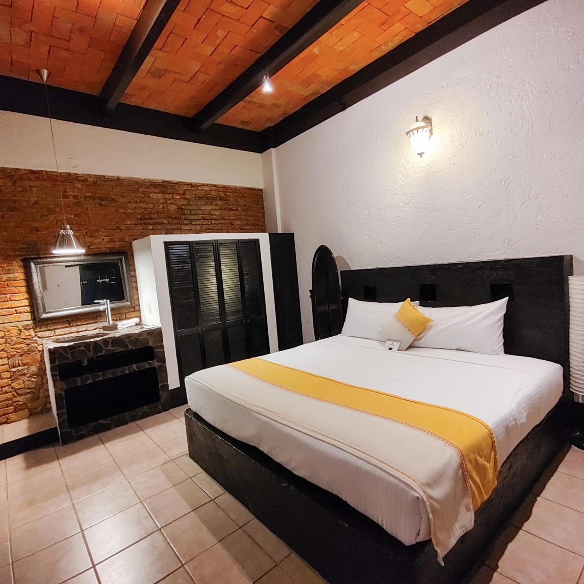 Hotel Calesa Real Querétaro Esterno foto
